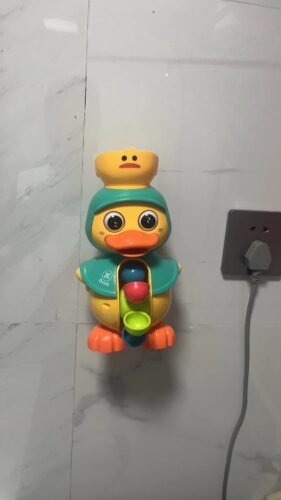 🛁🦆[SG Local Stock] JP Import Duck Bath Toy Spins, Sprays & Floats💦 photo review