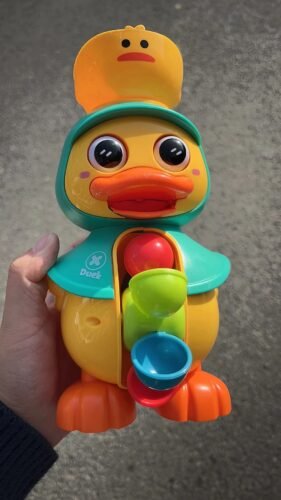 🛁🦆[SG Local Stock] JP Import Duck Bath Toy Spins, Sprays & Floats💦 photo review