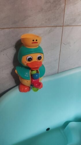 🛁🦆[SG Local Stock] JP Import Duck Bath Toy Spins, Sprays & Floats💦 photo review